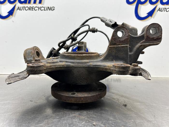 Fusee rechts-voor van een Peugeot 308 SW (L4/L9/LC/LJ/LR) 1.6 BlueHDi 120 2014