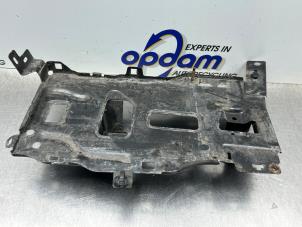 Gebruikte Accubak Peugeot 308 SW (L4/L9/LC/LJ/LR) 1.6 BlueHDi 120 Prijs € 35,00 Margeregeling aangeboden door Gebr Opdam B.V.