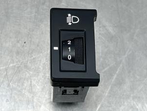 Gebruikte Schakelaar Koplamp Ihv Hyundai i30 (FD) 1.6 CVVT 16V Prijs € 15,00 Margeregeling aangeboden door Gebr Opdam B.V.