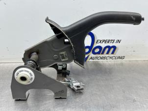 Gebruikte Handremhendel Hyundai i30 (FD) 1.6 CVVT 16V Prijs € 70,00 Margeregeling aangeboden door Gebr Opdam B.V.