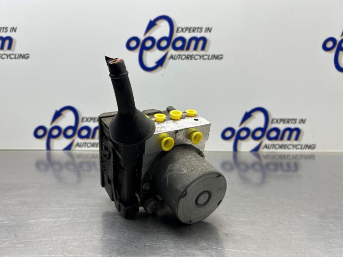 Gebruikte ABS Pomp Renault Clio III (BR/CR) 1.6 16V Prijs € 150,00 Margeregeling aangeboden door Gebr Opdam B.V.