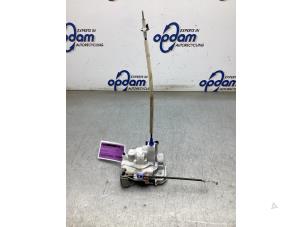 Gebruikte Deurslot Mechaniek 2Deurs links Fiat Doblo Cargo (263) 1.4 T-Jet 16V Natural Power Prijs € 36,30 Inclusief btw aangeboden door Gebr Opdam B.V.