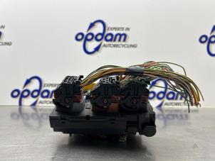 Gebruikte Zekeringkast Peugeot 307 SW (3H) 1.6 16V Prijs € 225,00 Margeregeling aangeboden door Gebr Opdam B.V.
