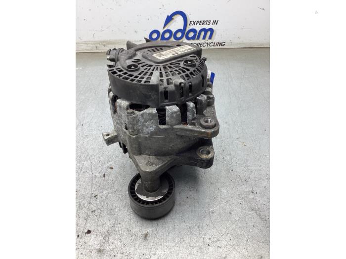 Dynamo van een Ford Transit Custom 2.0 TDCi 16V Eco Blue 130 2017