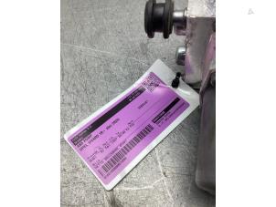 Gebruikte ABS Pomp Opel Vivaro 2.0 Diesel 145 Prijs € 363,00 Inclusief btw aangeboden door Gebr Opdam B.V.