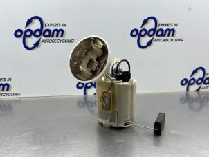 Gebruikte Benzinepomp Mercedes C Sportcoupé (C203) 1.8 C-180K 16V Prijs € 70,00 Margeregeling aangeboden door Gebr Opdam B.V.