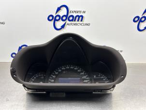 Gebruikte Tellerklok Mercedes C Sportcoupé (C203) 1.8 C-180K 16V Prijs € 100,00 Margeregeling aangeboden door Gebr Opdam B.V.