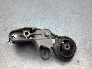 Gebruikte Versnellingsbak Steun Mazda 2 (DE) 1.3 16V MZR Prijs € 20,00 Margeregeling aangeboden door Gebr Opdam B.V.