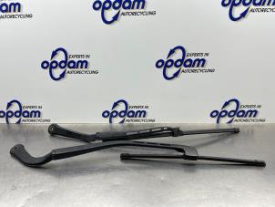 Gebruikte Ruitenwisserarm voor BMW 3 serie Touring (E91) 320i 16V Prijs € 30,00 Margeregeling aangeboden door Gebr Opdam B.V.