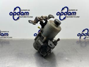 Gebruikte Stuurbekrachtiging Pomp Skoda Fabia (6Y2) 1.4i 16V Prijs € 225,00 Margeregeling aangeboden door Gebr Opdam B.V.