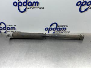 Gebruikte Schokdemper links-achter Ford Fiesta 7 1.0 EcoBoost 12V Hybrid 125 Prijs € 25,00 Margeregeling aangeboden door Gebr Opdam B.V.