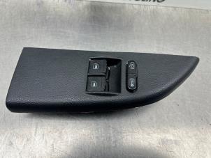 Gebruikte Raam schakelaar elektrisch Skoda Fabia (6Y2) 1.2 HTTP Prijs € 35,00 Margeregeling aangeboden door Gebr Opdam B.V.