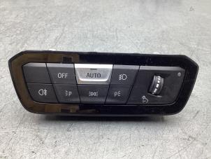 Gebruikte Schakelaar Licht BMW i4 (G26) M50 84 kWh Prijs € 75,00 Margeregeling aangeboden door Gebr Opdam B.V.