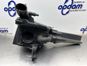 Gebruikte Luchtfilterhuis Ford Focus 3 Wagon 1.6 TDCi Prijs € 50,00 Margeregeling aangeboden door Gebr Opdam B.V.