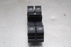 Gebruikte Ruit schakelaar elektrisch Volkswagen Golf Prijs € 25,00 Margeregeling aangeboden door Gebr Opdam B.V.