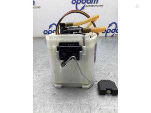 Gebruikte Benzinepomp Mercedes B (W247) 1.3 B-250 e Turbo 16V Prijs € 75,00 Margeregeling aangeboden door Gebr Opdam B.V.