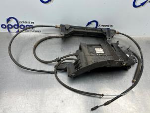 Gebruikte Handrem motor Renault Scénic II (JM) 2.0 16V Prijs € 300,00 Margeregeling aangeboden door Gebr Opdam B.V.