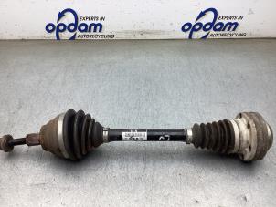 Gebruikte Cardanas links-voor (VWA) Volkswagen Caddy III (2KA,2KH,2CA,2CH) 1.6 TDI 16V Prijs € 75,00 Margeregeling aangeboden door Gebr Opdam B.V.