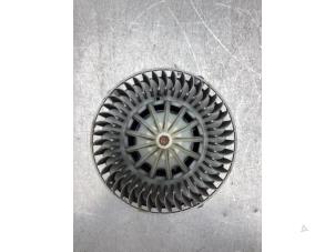 Gebruikte Kachel Ventilatiemotor Mercedes E (W211) 2.6 E-240 V6 18V Prijs € 75,00 Margeregeling aangeboden door Gebr Opdam B.V.