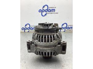 Gebruikte Dynamo Mercedes E (W211) 2.6 E-240 V6 18V Prijs € 125,00 Margeregeling aangeboden door Gebr Opdam B.V.