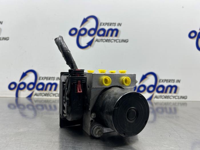 Gebruikte ABS Pomp Volkswagen Polo V (6R) 1.4 16V Prijs € 100,00 Margeregeling aangeboden door Gebr Opdam B.V.