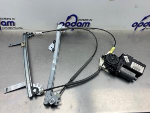 Gebruikte Ruitmechaniek 2Deurs rechts-voor Peugeot 307 CC (3B) 2.0 16V Prijs € 200,00 Margeregeling aangeboden door Gebr Opdam B.V.