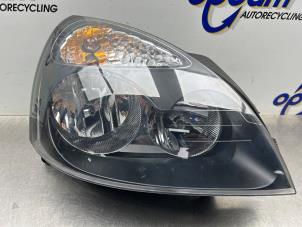 Gebruikte Rechter Koplamp Renault Clio II (BB/CB) 1.2 16V Prijs € 40,00 Margeregeling aangeboden door Gebr Opdam B.V.