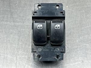 Gebruikte Raam schakelaar elektrisch Hyundai i10 (F5) 1.2i 16V Prijs € 25,00 Margeregeling aangeboden door Gebr Opdam B.V.