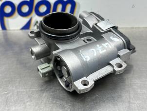 Gebruikte Gasklephuis Renault Clio II (BB/CB) 1.2 16V Prijs € 50,00 Margeregeling aangeboden door Gebr Opdam B.V.