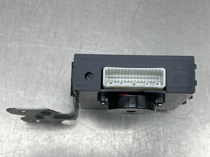 PDC Module van een Mazda 5 (CWA9) 2.0i 16V 2011