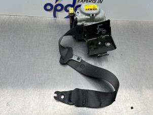 Gebruikte Veiligheidsgordel links-achter Opel Astra K 1.4 Turbo 16V Prijs € 150,00 Margeregeling aangeboden door Gebr Opdam B.V.