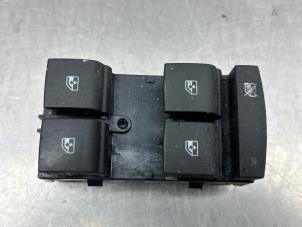 Gebruikte Schakelaar Elektrisch Raam Opel Astra K 1.4 Turbo 16V Prijs € 40,00 Margeregeling aangeboden door Gebr Opdam B.V.