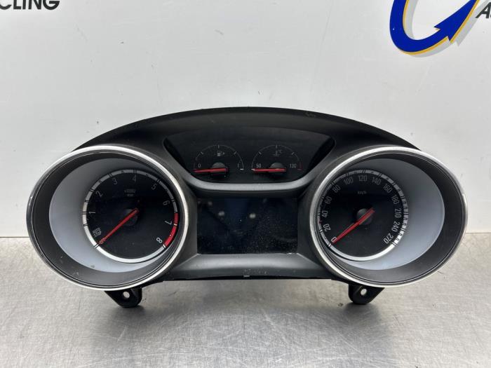 Kilometerteller KM van een Opel Astra K 1.4 Turbo 16V 2017