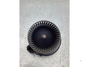 Gebruikte Kachel Ventilatiemotor BMW 3 serie (F30) 330e Prijs € 50,00 Margeregeling aangeboden door Gebr Opdam B.V.