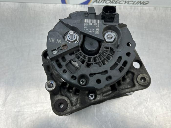 Dynamo van een Skoda Fabia II (5J) 1.6i 16V 2010