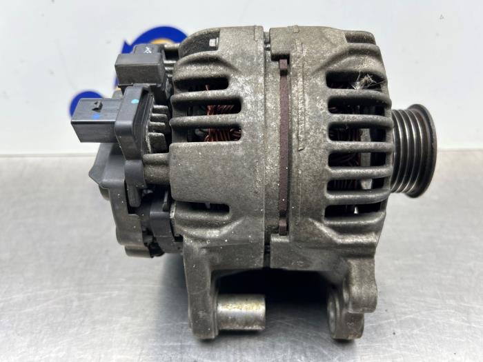 Dynamo van een Skoda Fabia II (5J) 1.6i 16V 2010