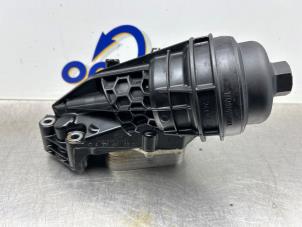 Gebruikte Oliefilterhuis Mercedes A (W176) 1.6 A-200 16V Prijs € 75,00 Margeregeling aangeboden door Gebr Opdam B.V.