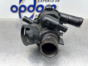 Gebruikte Thermostaathuis Mercedes A (W176) 1.6 A-200 16V Prijs € 50,00 Margeregeling aangeboden door Gebr Opdam B.V.