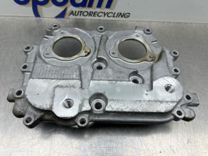 Gebruikte Distributiedeksel Mercedes A (W176) 1.6 A-200 16V Prijs € 75,00 Margeregeling aangeboden door Gebr Opdam B.V.