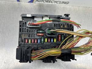 Gebruikte Zekeringkast Peugeot 307 SW (3H) 1.6 16V Prijs € 250,00 Margeregeling aangeboden door Gebr Opdam B.V.