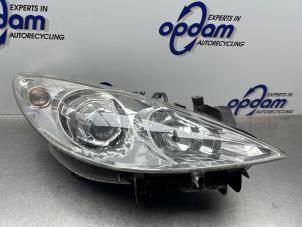 Gebruikte Koplamp rechts Peugeot 307 SW (3H) 1.6 16V Prijs € 60,00 Margeregeling aangeboden door Gebr Opdam B.V.