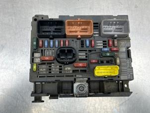 Gebruikte Zekeringkast Peugeot Partner (GC/GF/GG/GJ/GK) 1.6 HDI 75 Phase 1 Prijs € 225,00 Margeregeling aangeboden door Gebr Opdam B.V.