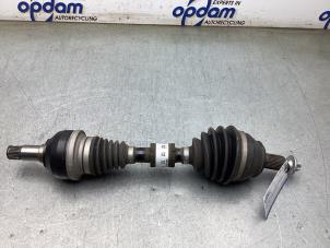 Gebruikte Aandrijfas links-voor Mercedes B (W247) 1.3 B-250 e Turbo 16V Prijs € 400,00 Margeregeling aangeboden door Gebr Opdam B.V.