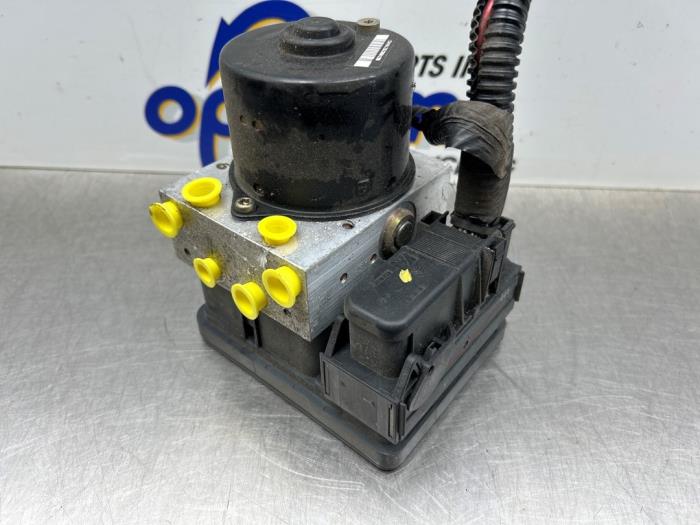 Gebruikte ABS Pomp Mazda 3 (BK12) 1.6i 16V Prijs € 100,00 Margeregeling aangeboden door Gebr Opdam B.V.