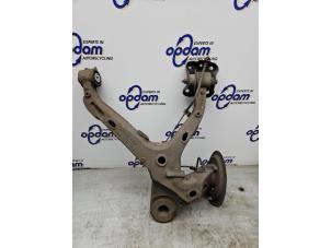 Gebruikte Draagarm links-achter Peugeot Expert (V1/VA/VB/VE/VF/VT/VY) 2.0 Blue HDi 120 16V Prijs € 150,00 Margeregeling aangeboden door Gebr Opdam B.V.