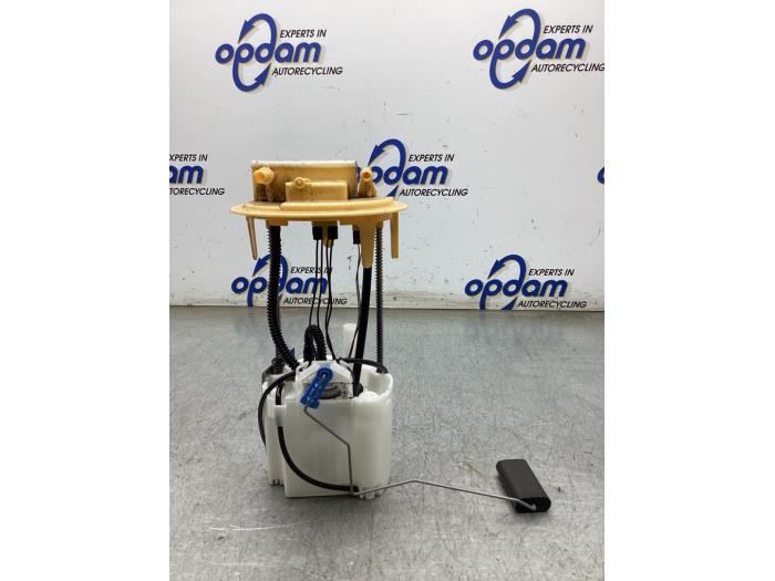 Gebruikte Brandstofpomp Elektrisch Opel Combo Cargo 1.5 CDTI 130 Prijs € 100,00 Margeregeling aangeboden door Gebr Opdam B.V.