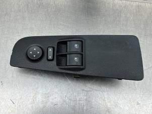 Gebruikte Schakelaar Elektrisch Raam Fiat Grande Punto (199) 1.2 Prijs € 40,00 Margeregeling aangeboden door Gebr Opdam B.V.