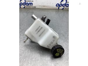 Gebruikte Hoofdremcilinder Opel Combo Cargo 1.5 CDTI 130 Prijs € 50,00 Margeregeling aangeboden door Gebr Opdam B.V.