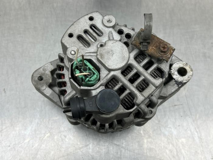 Dynamo van een Honda Logo (GA33) 1.3 1999
