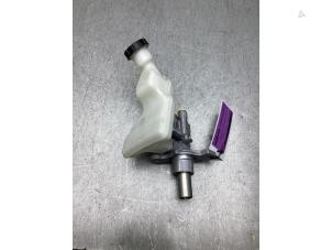 Gebruikte Hoofdremcilinder Mercedes B (W247) 1.3 B-250 e Turbo 16V Prijs € 50,00 Margeregeling aangeboden door Gebr Opdam B.V.